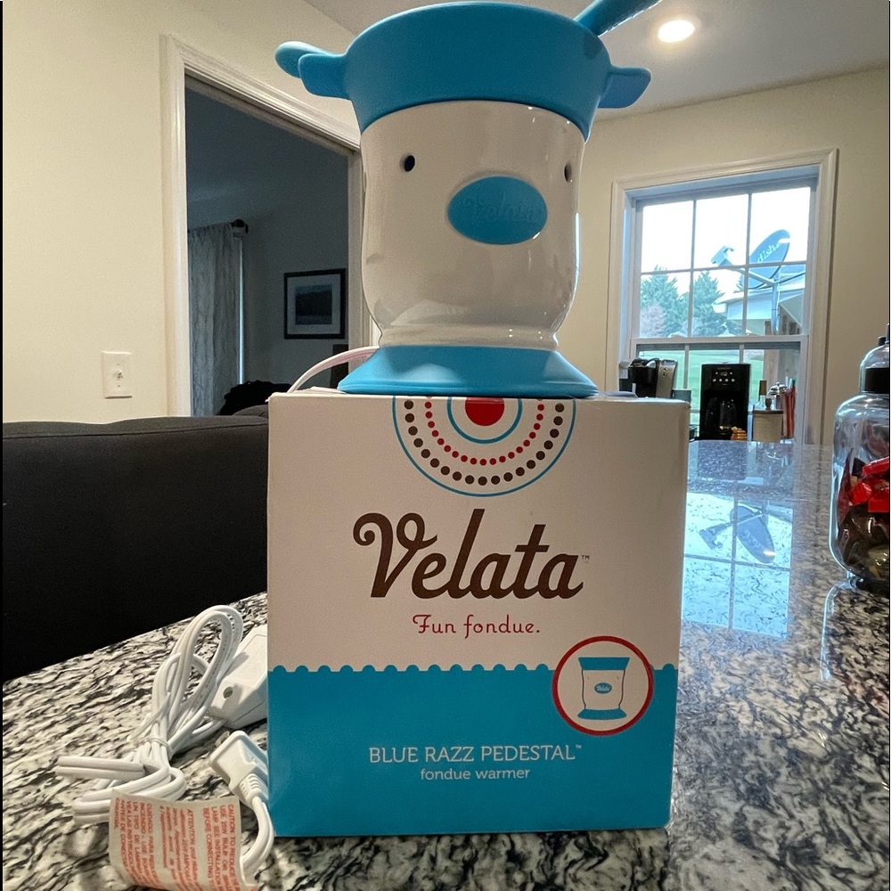 NWT Scentsy Blue Razz Fun Fondue pot